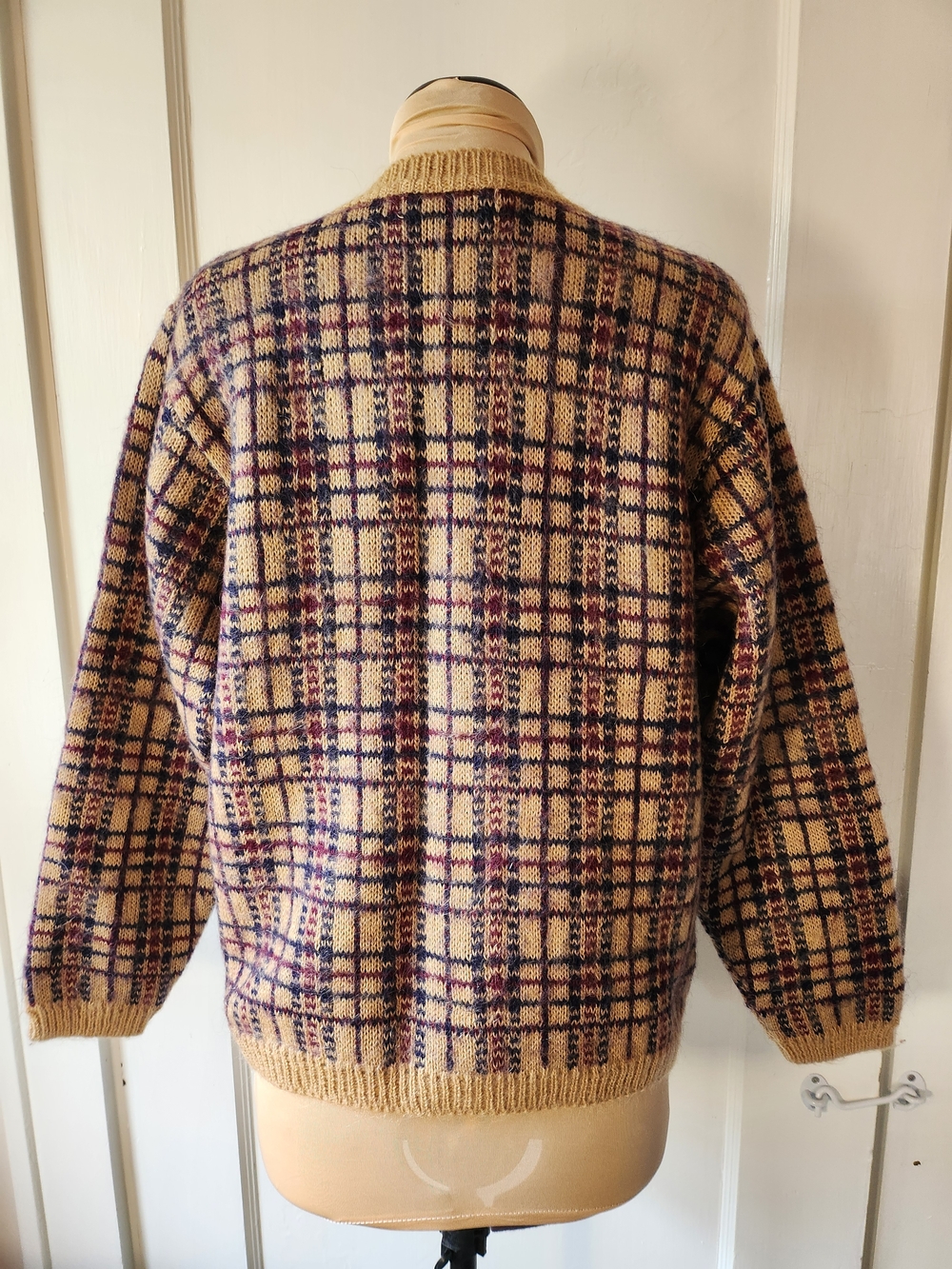 Vtg Scottish Mohair Plaid Cardigan Tan/Navy/Maroon Gold Buttons - Picture 5 of 9